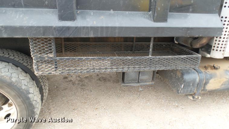 image for item DW9076 1989 Ford F700 dump truck