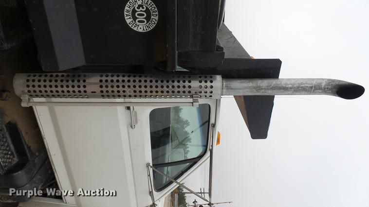 image for item DW9076 1989 Ford F700 dump truck