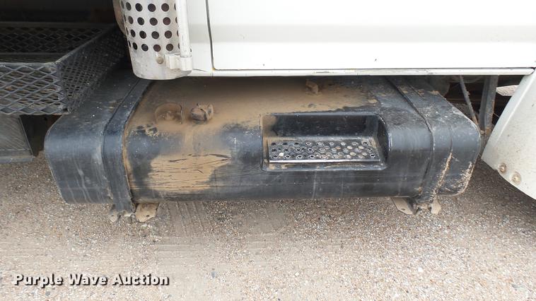 image for item DW9076 1989 Ford F700 dump truck