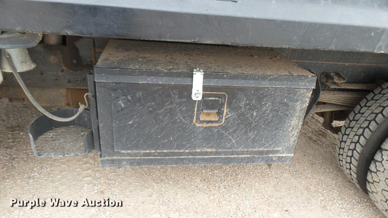 image for item DW9076 1989 Ford F700 dump truck