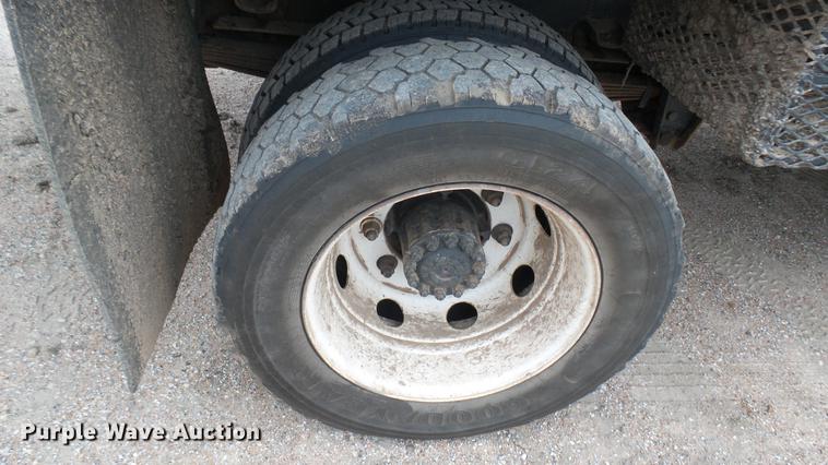 image for item DW9076 1989 Ford F700 dump truck