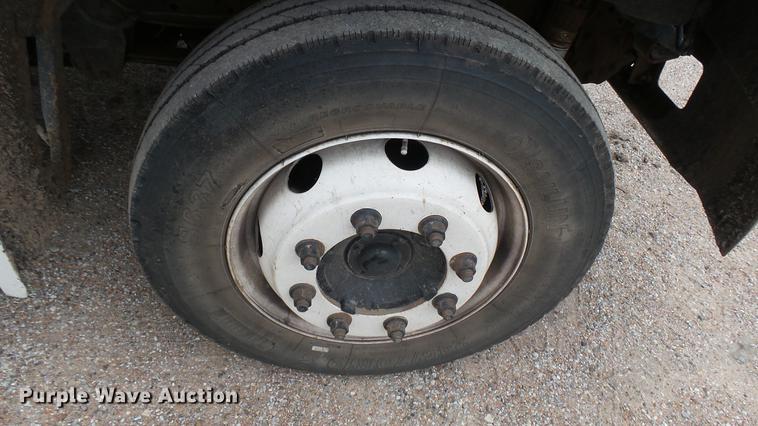 image for item DW9076 1989 Ford F700 dump truck