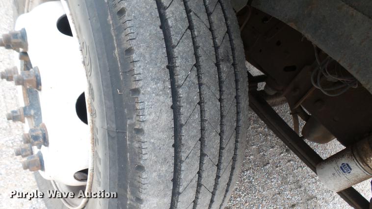 image for item DW9076 1989 Ford F700 dump truck