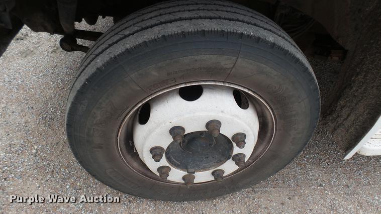 image for item DW9076 1989 Ford F700 dump truck