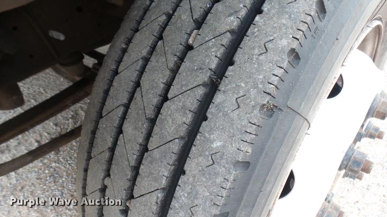 image for item DW9076 1989 Ford F700 dump truck