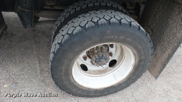 image for item DW9076 1989 Ford F700 dump truck