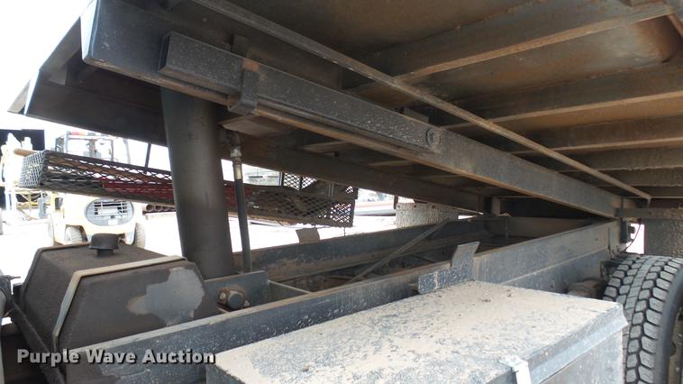 image for item DW9076 1989 Ford F700 dump truck