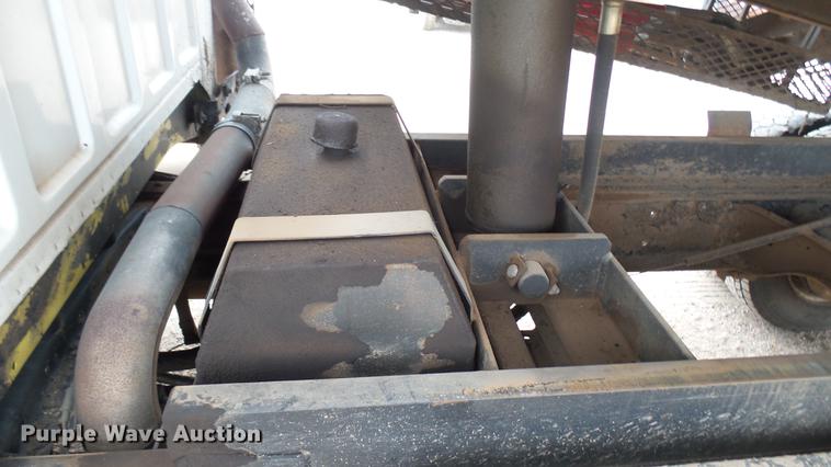 image for item DW9076 1989 Ford F700 dump truck