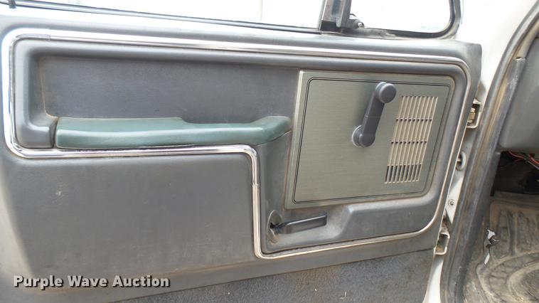 image for item DW9076 1989 Ford F700 dump truck