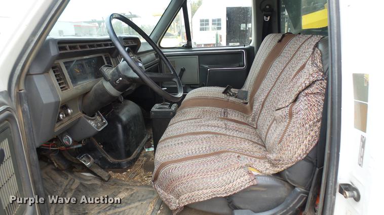 image for item DW9076 1989 Ford F700 dump truck