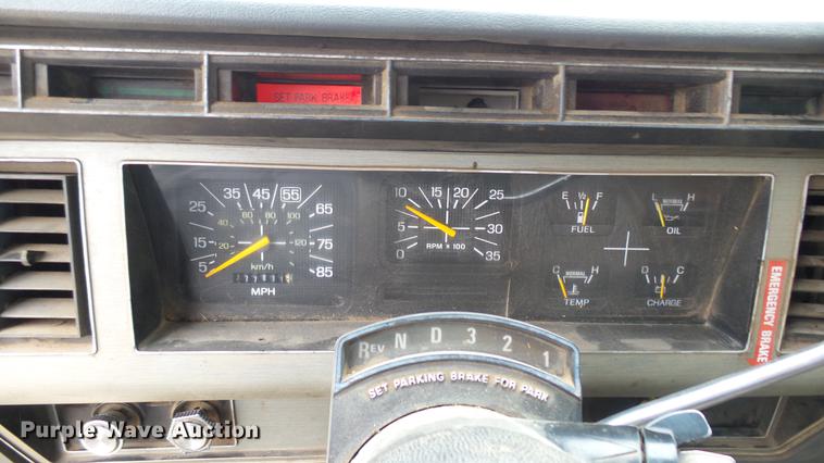 image for item DW9076 1989 Ford F700 dump truck