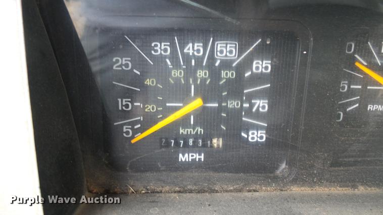 image for item DW9076 1989 Ford F700 dump truck