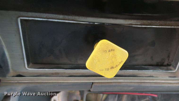 image for item DW9076 1989 Ford F700 dump truck