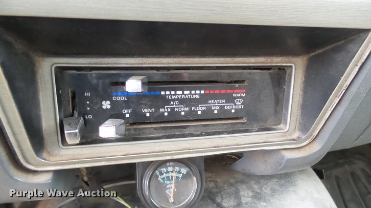 image for item DW9076 1989 Ford F700 dump truck