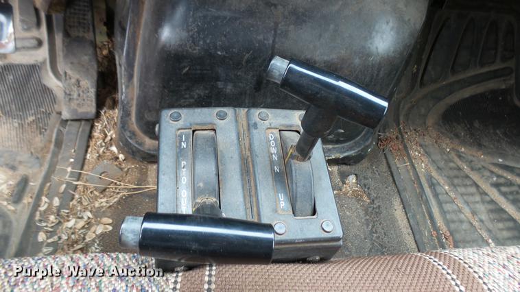 image for item DW9076 1989 Ford F700 dump truck