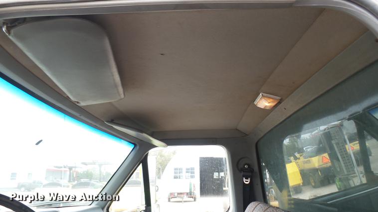 image for item DW9076 1989 Ford F700 dump truck