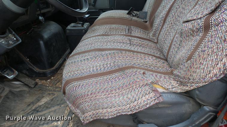 image for item DW9076 1989 Ford F700 dump truck