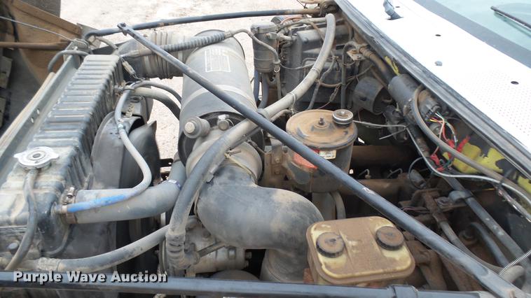 image for item DW9076 1989 Ford F700 dump truck