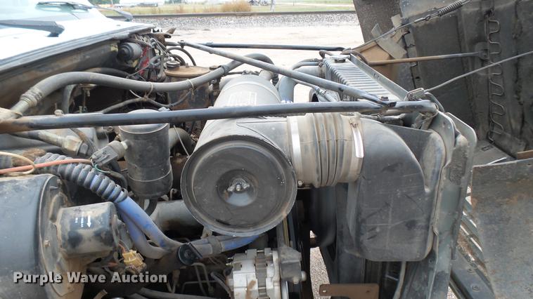 image for item DW9076 1989 Ford F700 dump truck