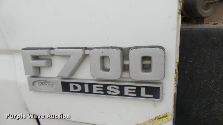 image for item DW9076 1989 Ford F700 dump truck