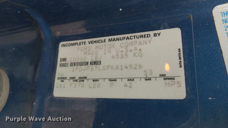 image for item DW9077 1985 Ford F350 flatbed pickup truck