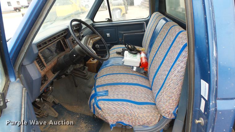 image for item DW9077 1985 Ford F350 flatbed pickup truck