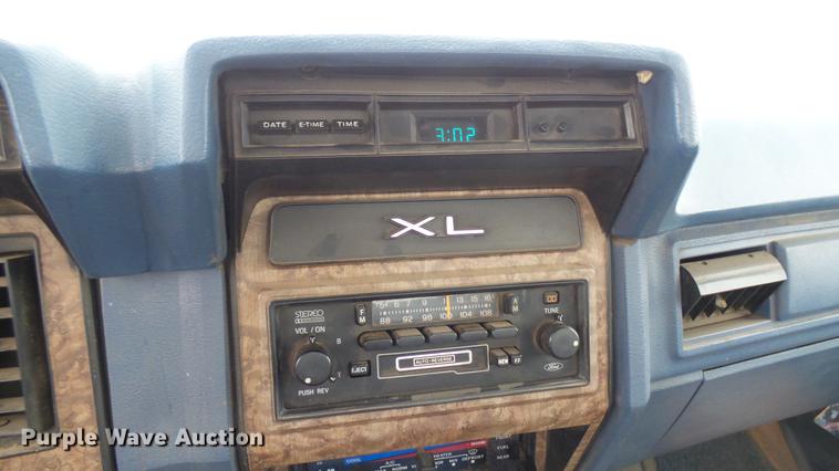 image for item DW9077 1985 Ford F350 flatbed pickup truck