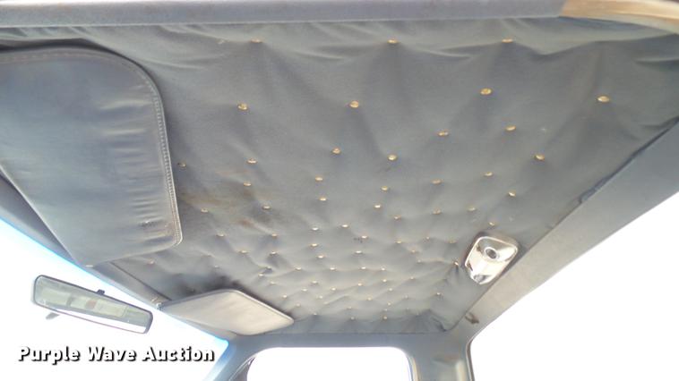 image for item DW9077 1985 Ford F350 flatbed pickup truck