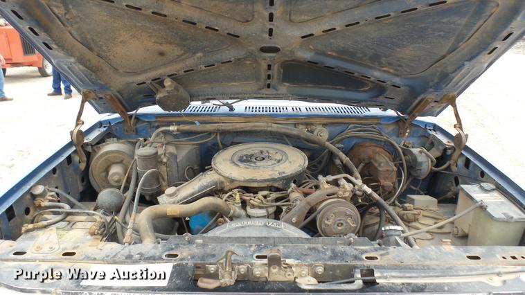 image for item DW9077 1985 Ford F350 flatbed pickup truck