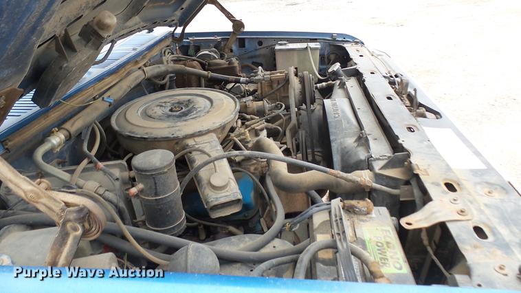 image for item DW9077 1985 Ford F350 flatbed pickup truck