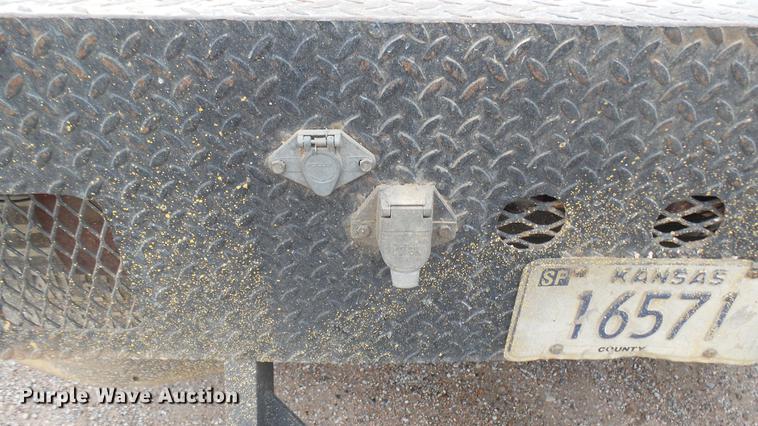 image for item DW9077 1985 Ford F350 flatbed pickup truck