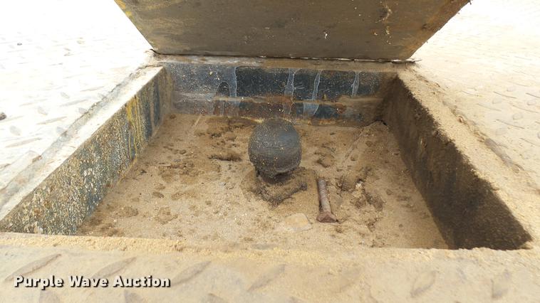 image for item DW9077 1985 Ford F350 flatbed pickup truck