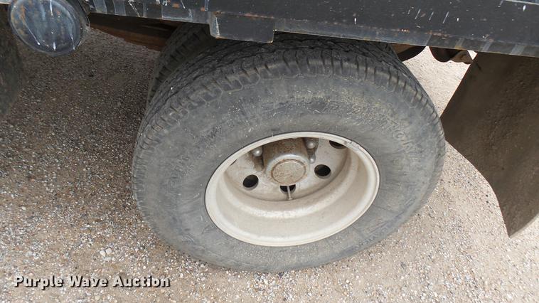 image for item DW9077 1985 Ford F350 flatbed pickup truck