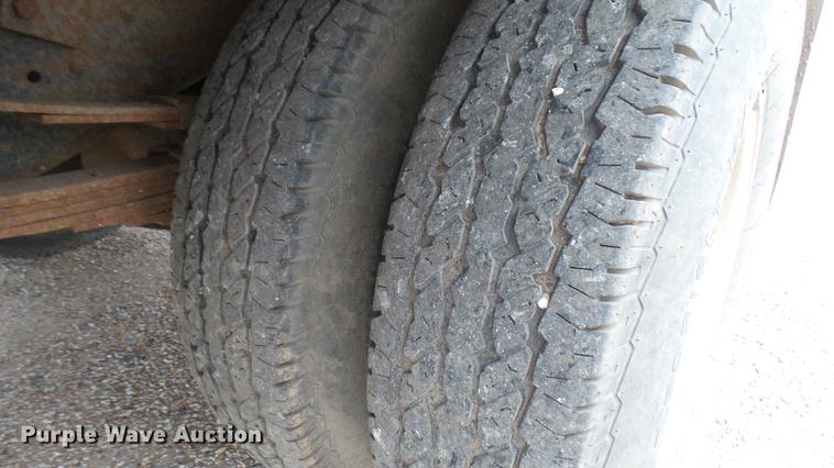 image for item DW9077 1985 Ford F350 flatbed pickup truck