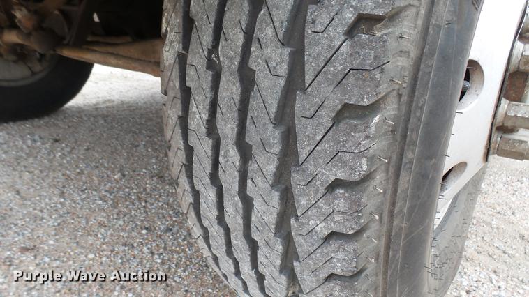 image for item DW9077 1985 Ford F350 flatbed pickup truck