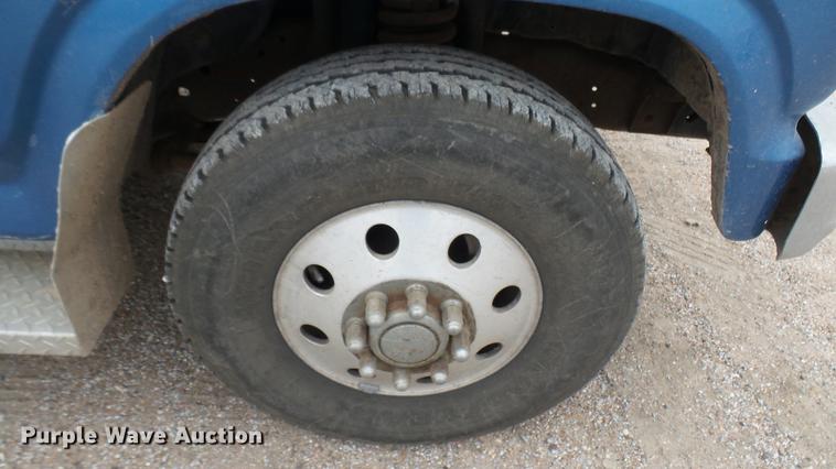 image for item DW9077 1985 Ford F350 flatbed pickup truck