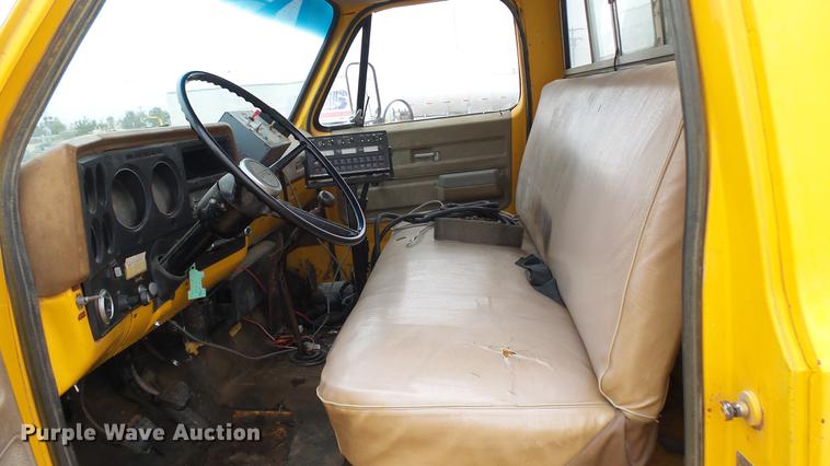 image for item DW9081 1974 GMC 6000 tank truck