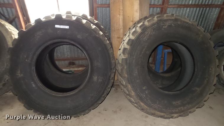 image for item DW9084 (4) Bridgestone 17.5R25 tires