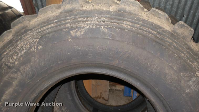 image for item DW9084 (4) Bridgestone 17.5R25 tires