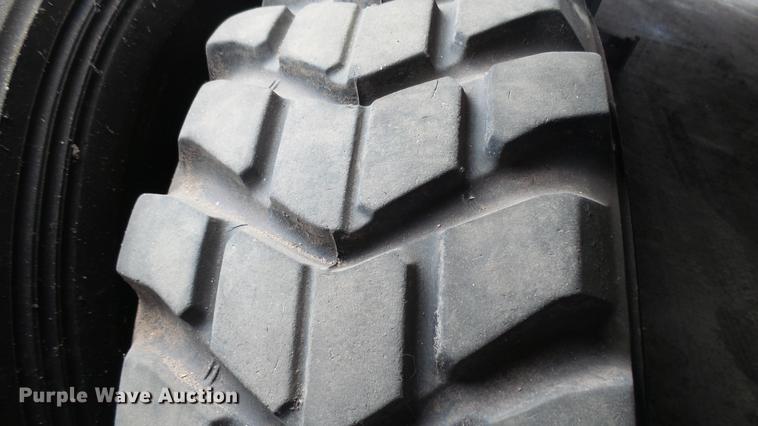 image for item DW9084 (4) Bridgestone 17.5R25 tires