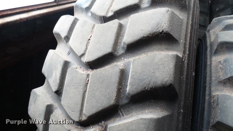 image for item DW9084 (4) Bridgestone 17.5R25 tires