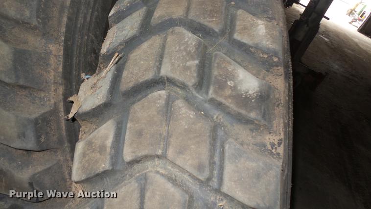 image for item DW9084 (4) Bridgestone 17.5R25 tires