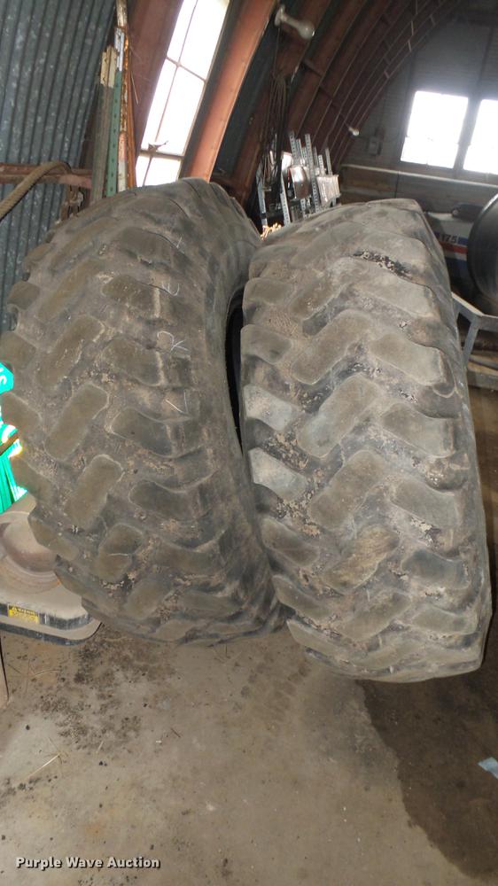 image for item DW9085 (4) Bridgestone 20.5R25 tires