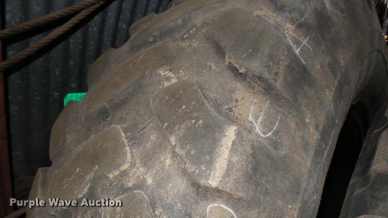 image for item DW9085 (4) Bridgestone 20.5R25 tires