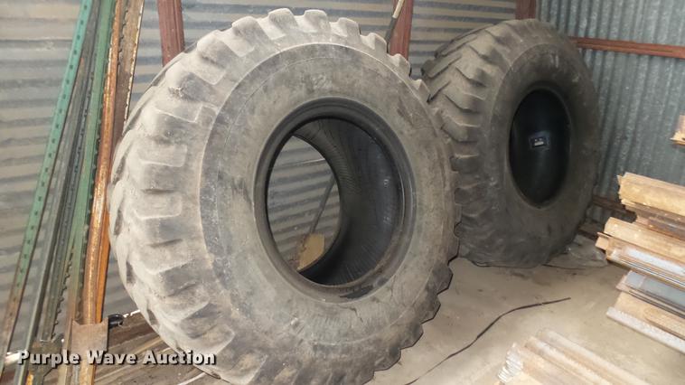 image for item DW9085 (4) Bridgestone 20.5R25 tires