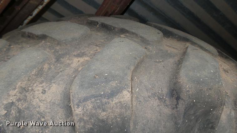 image for item DW9085 (4) Bridgestone 20.5R25 tires