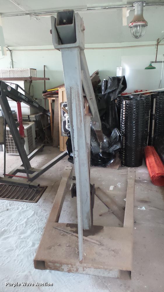 image for item DW9089 Engine hoist