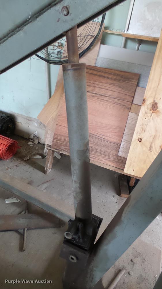 image for item DW9089 Engine hoist