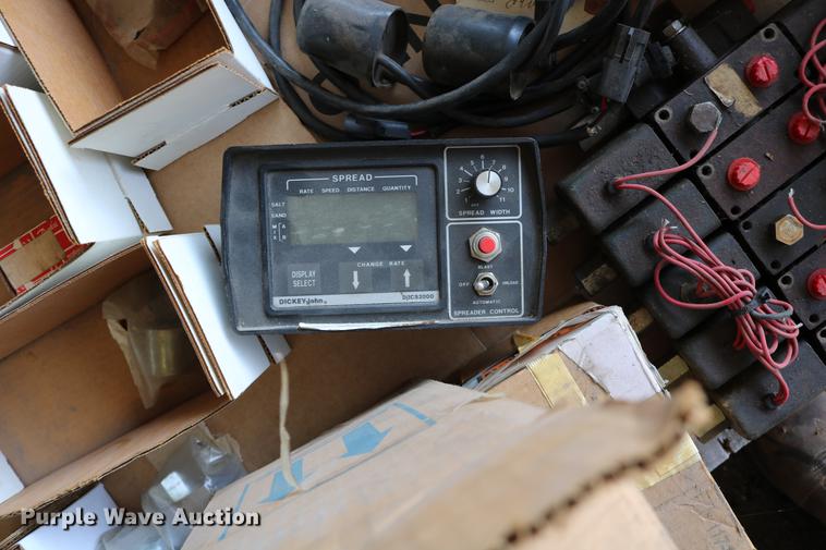 image for item DW9809 Automotive accessories