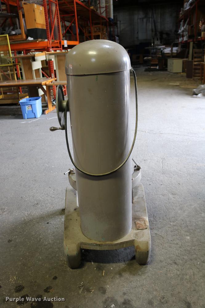 image for item DW9847 Hobart M-600 mixer